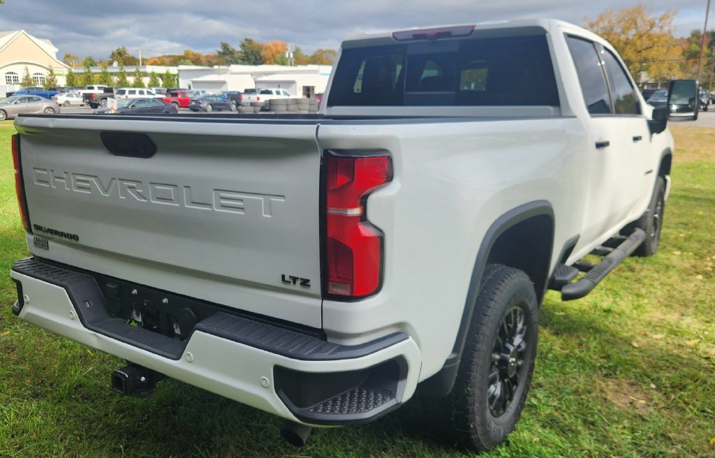 Used 2024 Chevrolet Silverado 2500 LTZ w/ LTZ Plus Package AWD/4WD image 5