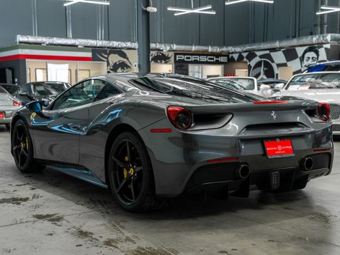 Used 2017 Ferrari 488 GTB RWD image 6