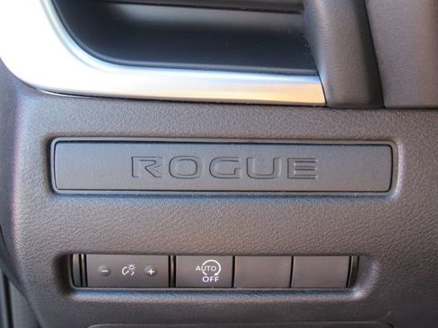 Used 2024 Nissan Rogue S AWD/4WD image 28