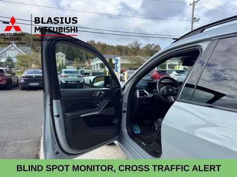 Used 2025 BMW X7 M60i w/ Climate Comfort Package image 9