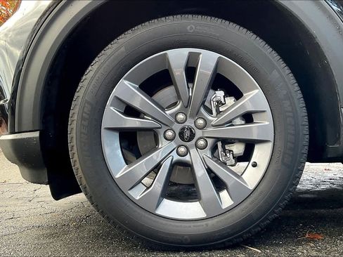 Used 2023 Ford Explorer XLT w/ Equipment Group 202A image 12