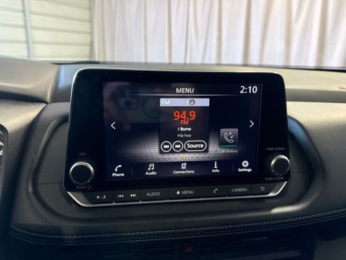 Used 2024 Nissan Rogue S FWD image 26