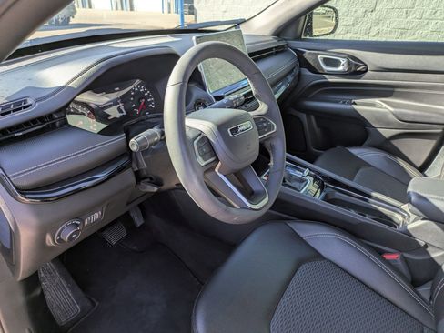 Used 2024 Jeep Compass Latitude w/ Convenience Group image 9