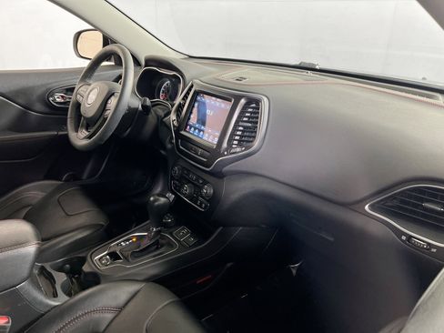 Used 2022 Jeep Cherokee Trailhawk w/ Premium Leather Package image 27