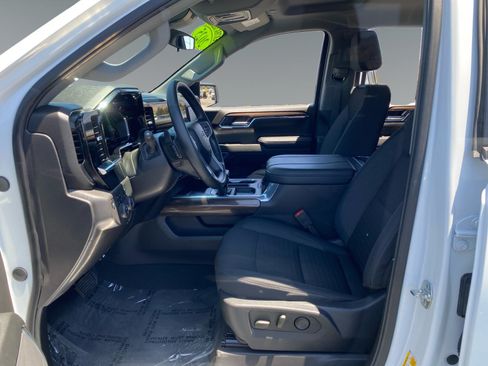 Used 2025 Chevrolet Silverado 1500 LT Trail Boss w/ Protection Package AWD/4WD image 9