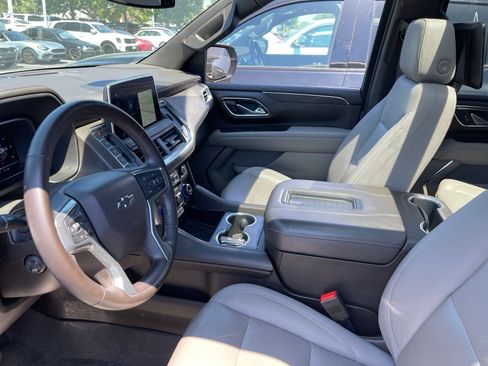 Used 2023 Chevrolet Tahoe Z71 w/ Luxury Package AWD/4WD image 5
