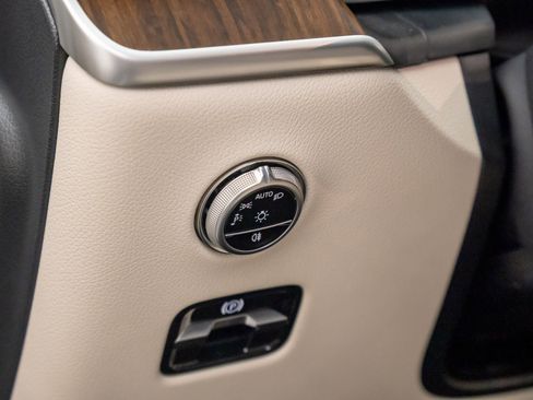 New 2025 Mercedes-Benz GLC 350e 4MATIC image 19