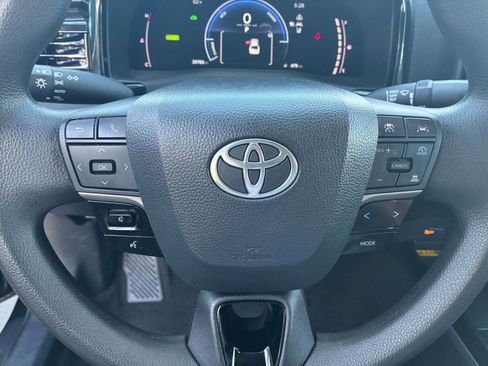 Used 2025 Toyota Camry LE image 27