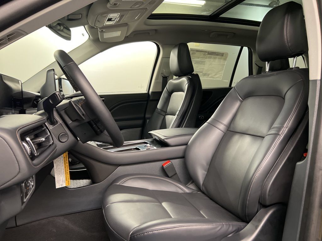 Used 2026 Lincoln Aviator AWD image 28