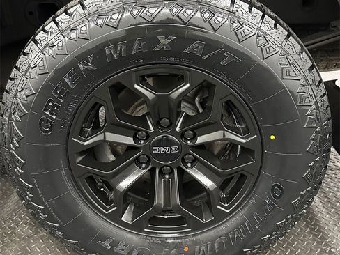 Used 2023 GMC Sierra 1500 SLE image 8