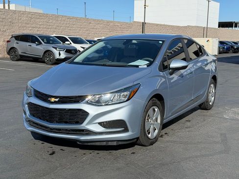 Used 2018 Chevrolet Cruze LS image 10