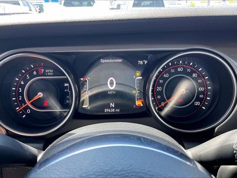Used 2018 Jeep Wrangler Unlimited Sahara w/ Uconnect 4C Nav & Sound Group AWD/4WD image 21