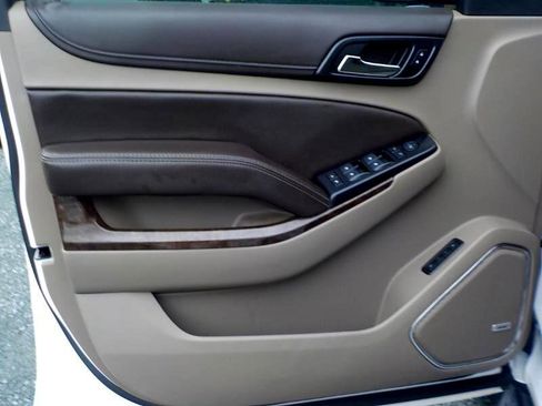 Used 2019 Chevrolet Suburban LT image 10