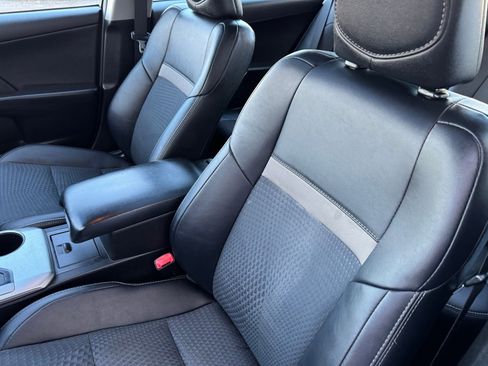 Used 2014 Toyota Camry SE w/ Moonroof Package image 19