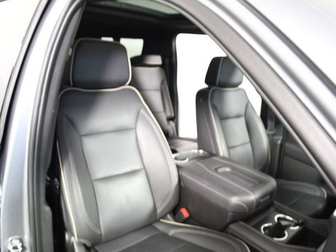 Used 2023 GMC Yukon XL SLT w/ SLT Premium Package image 20