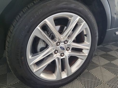 Used 2017 Ford Explorer XLT w/ Equipment Group 202A FWD image 31