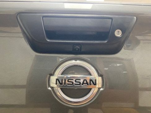 Used 2017 Nissan Titan PRO-4X w/ Pro-4x Convenience Package AWD/4WD image 7