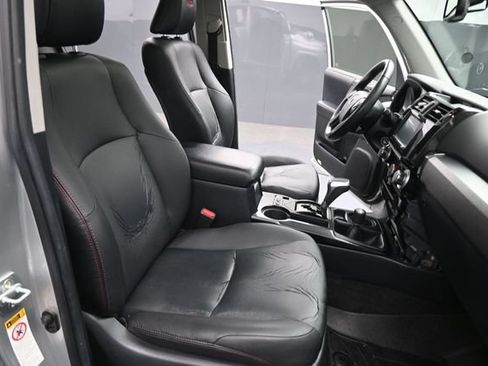 Used 2018 Toyota 4Runner TRD Off-Road Premium AWD/4WD image 24