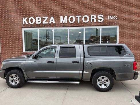 Used 2011 Dodge Dakota 4x4 Crew Cab w/ Convenience Group image 2