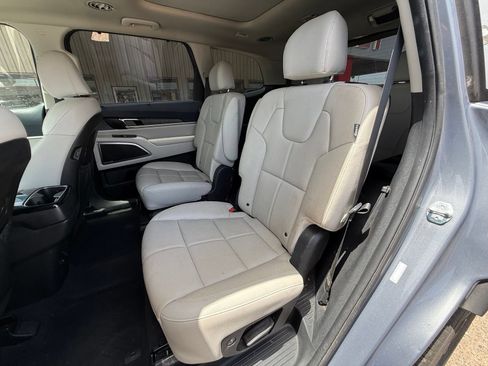 Used 2023 Kia Telluride SX FWD image 13