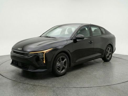 Used 2025 Kia K4 FWD image 3