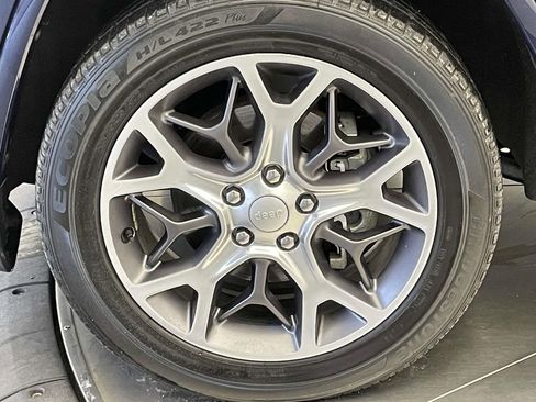 Used 2018 Jeep Grand Cherokee Limited image 11