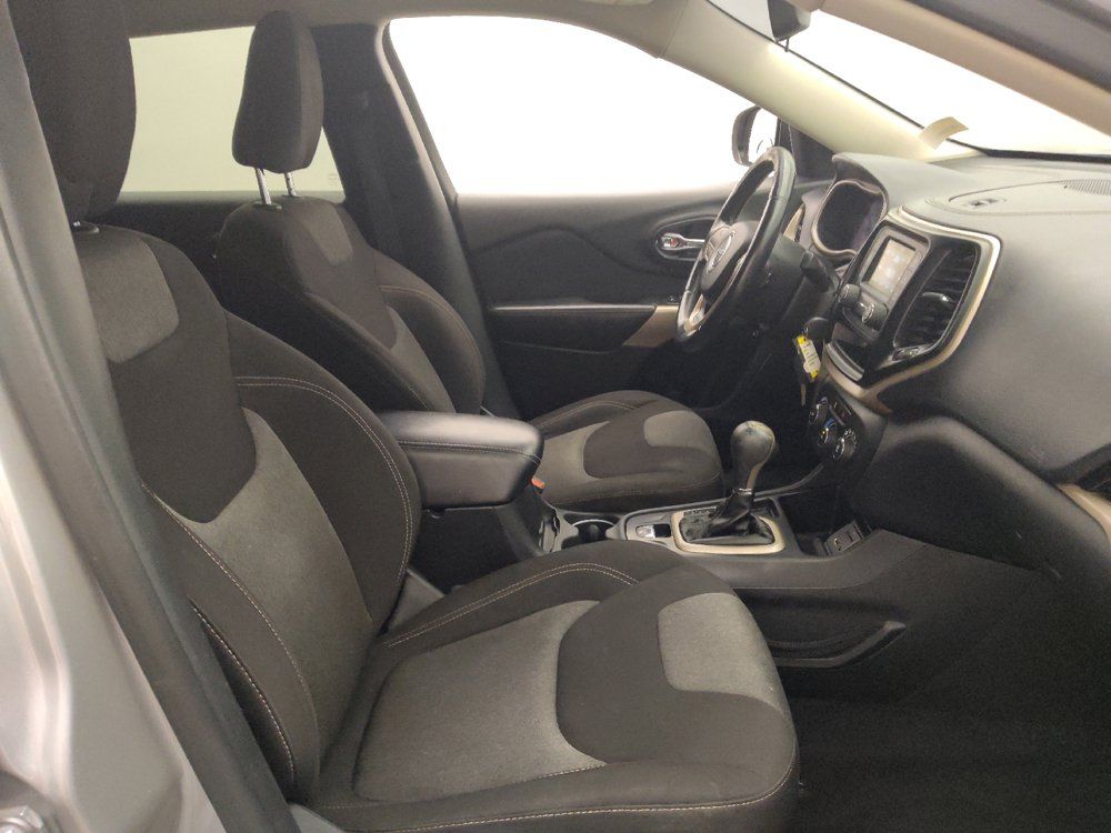 Used 2018 Jeep Cherokee Latitude w/ Altitude Package FWD image 21