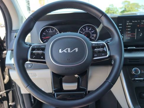 Used 2023 Kia Carnival LX image 23