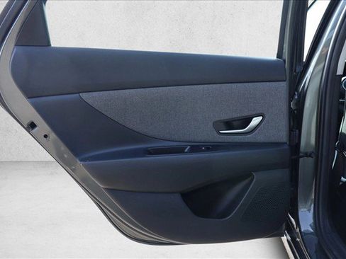 Certified 2024 Hyundai Elantra Limited FWD image 22