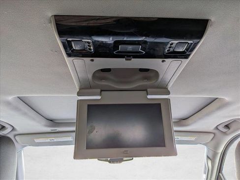 Used 2016 Chevrolet Suburban LTZ RWD image 17