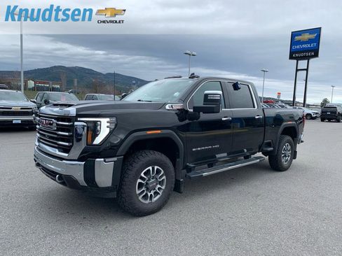 Used 2024 GMC Sierra 3500 SLT w/ SLT Convenience Package image 3