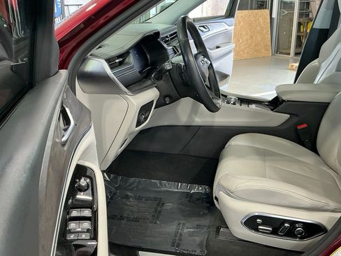 Used 2022 Jeep Grand Cherokee L Overland w/ Advanced Protech Group III AWD/4WD image 3