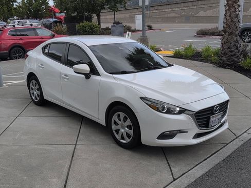 Used 2018 MAZDA MAZDA3 Sport image 4