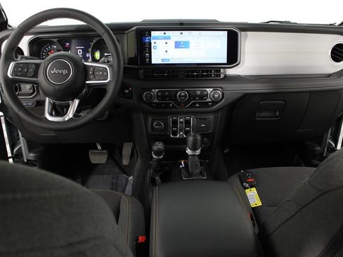 Used 2025 Jeep Wrangler Unlimited Sahara AWD/4WD image 9