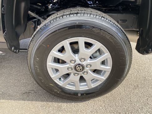 Certified 2025 Toyota Tacoma SR5 w/ SR5 Upgrade Package image 20