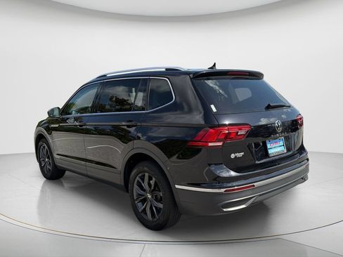 Used 2024 Volkswagen Tiguan SE FWD image 3