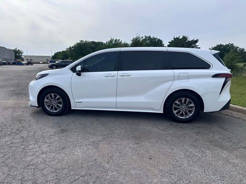 Used 2021 Toyota Sienna LE FWD image 8