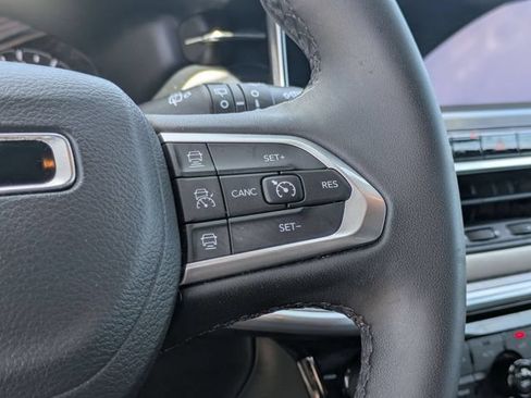 Used 2025 Jeep Compass Limited AWD/4WD image 17