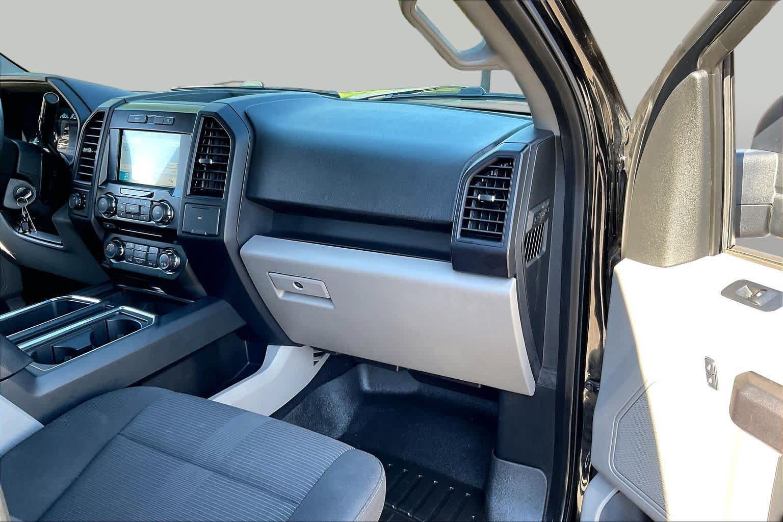 Used 2017 Ford F150 XL w/ Equipment Group 101A Mid AWD/4WD image 18