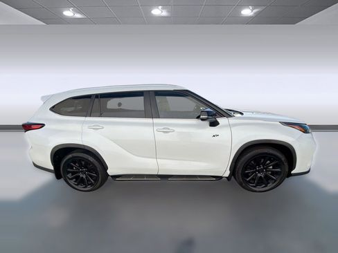 Used 2023 Toyota Highlander XLE FWD image 8