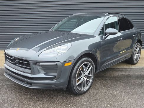 Used 2025 Porsche Macan image 1