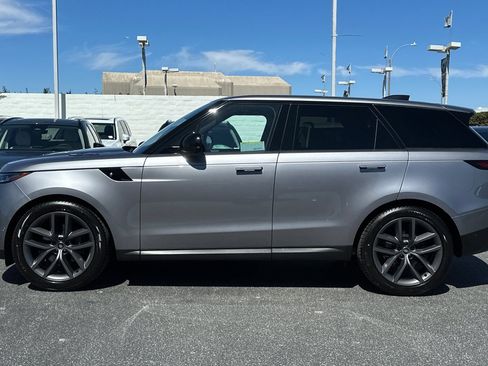 New 2025 Land Rover Range Rover Sport SE image 2