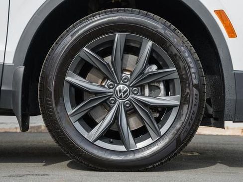 Used 2024 Volkswagen Tiguan SE image 16