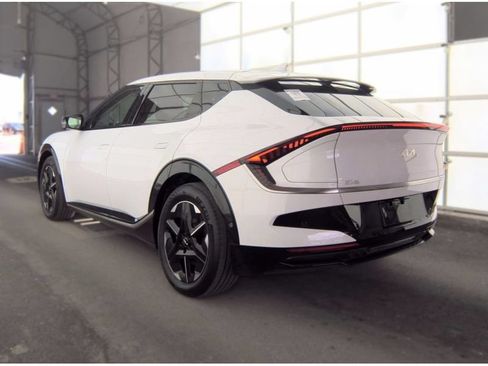 Used 2025 Kia EV6 Wind RWD image 3