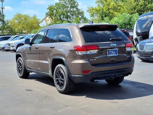 Used 2020 Jeep Grand Cherokee Laredo image 3