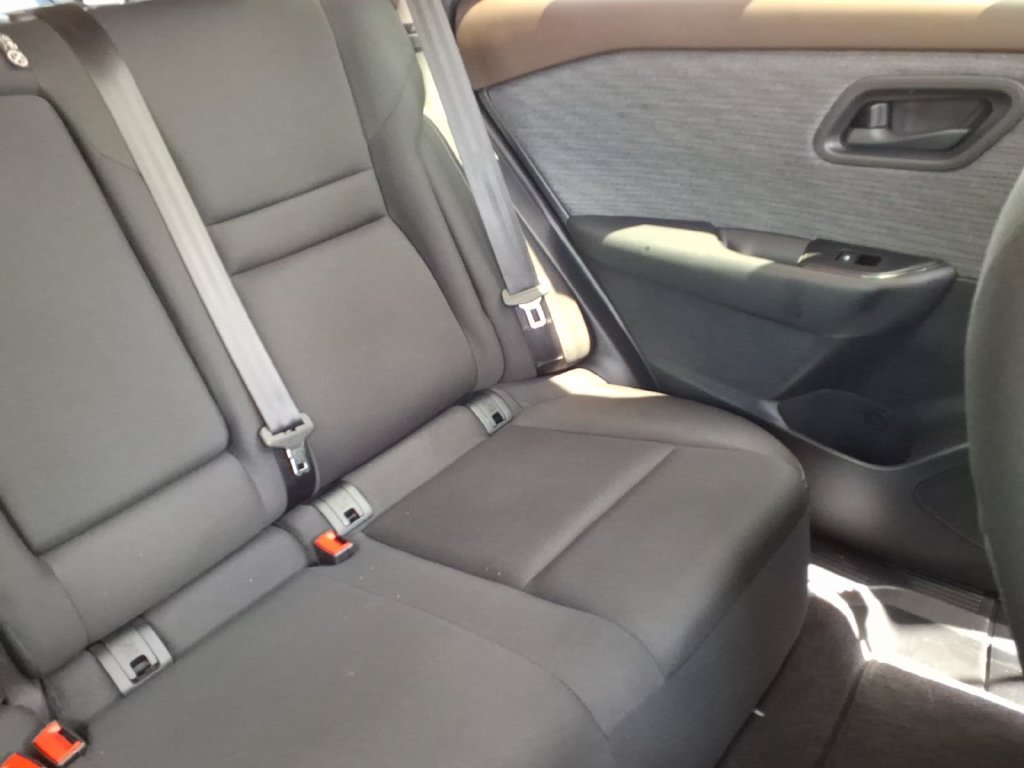 Used 2023 Nissan Rogue S FWD image 18