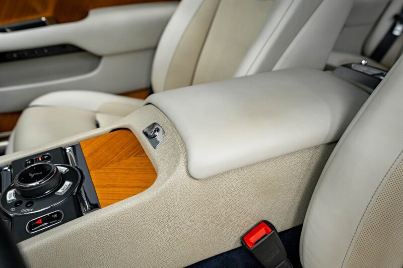Used 2015 Rolls-Royce Wraith RWD image 28
