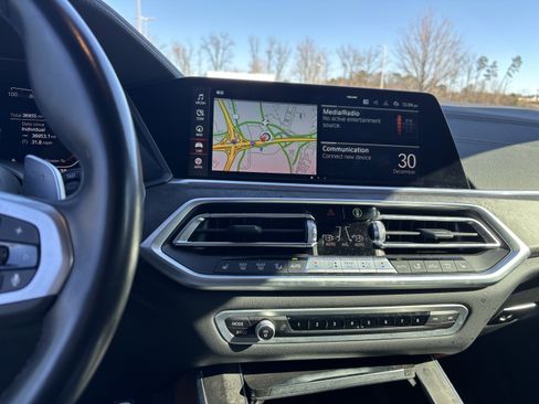 Used 2022 BMW X5 xDrive40i w/ M Sport Package image 18