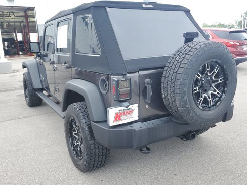 Used 2016 Jeep Wrangler Unlimited Sport w/ Connectivity Group AWD/4WD image 3