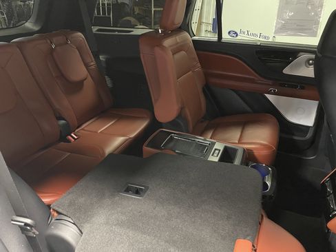 Used 2025 Lincoln Aviator Reserve w/ Equipment Group 201A image 28